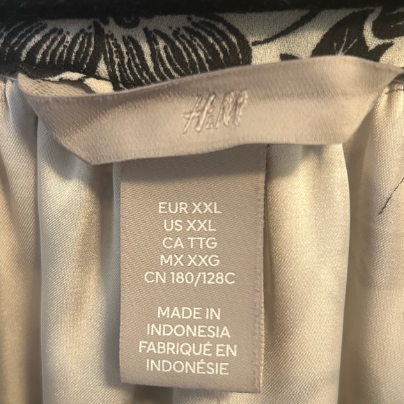 V-neck Chiffon Wrap Dress - Picture 3 of 3